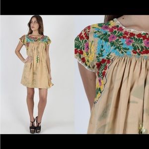 Vintage 1970’s Oaxacan embroidered Mexican mini dress. Size xs/sm